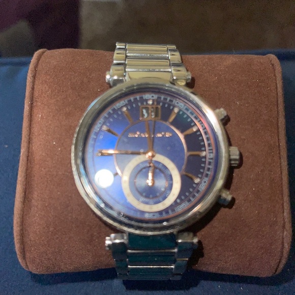Michael Kors Watch - Picture 3 of 6